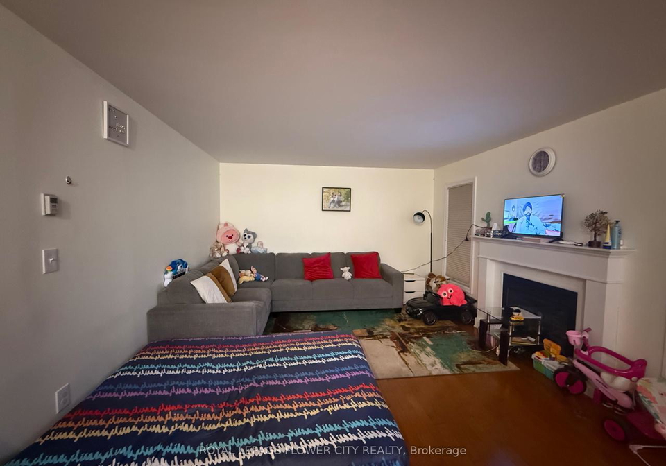 12-osgoode-street-cambridge-ontario-x13505456