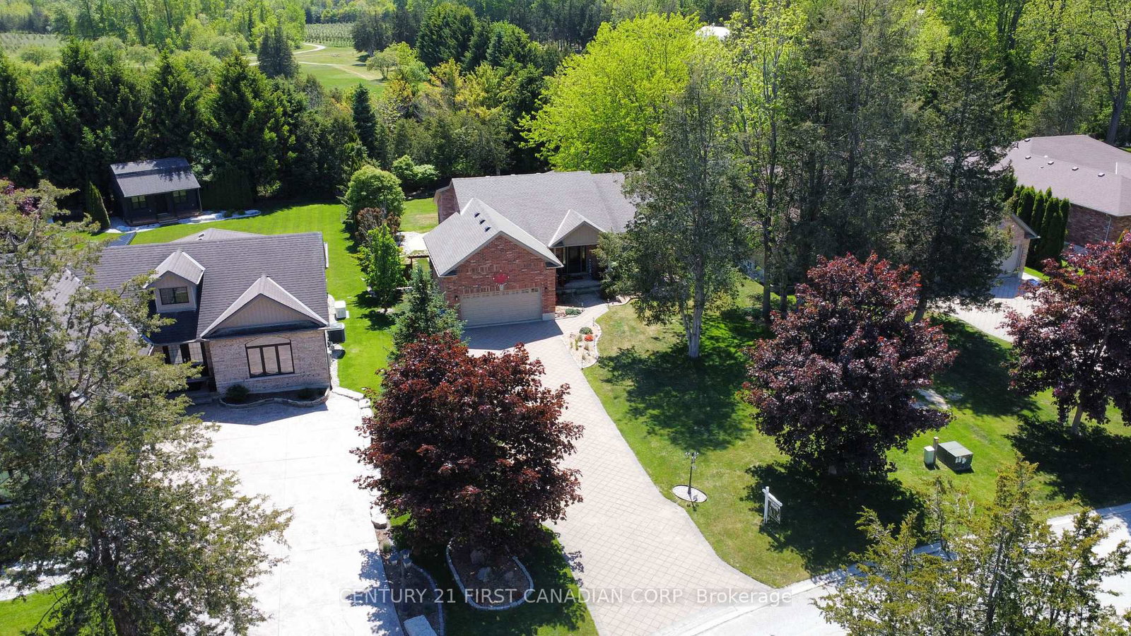 10159-meadowlily-crescent-lambton-shores-ontario-x13506970