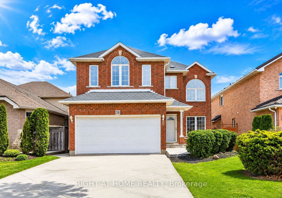 39-distin-drive-hamilton-ontario-x13508082
