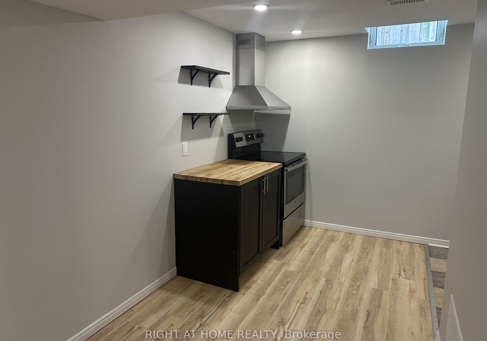 39-distin-drive-hamilton-ontario-x13508082