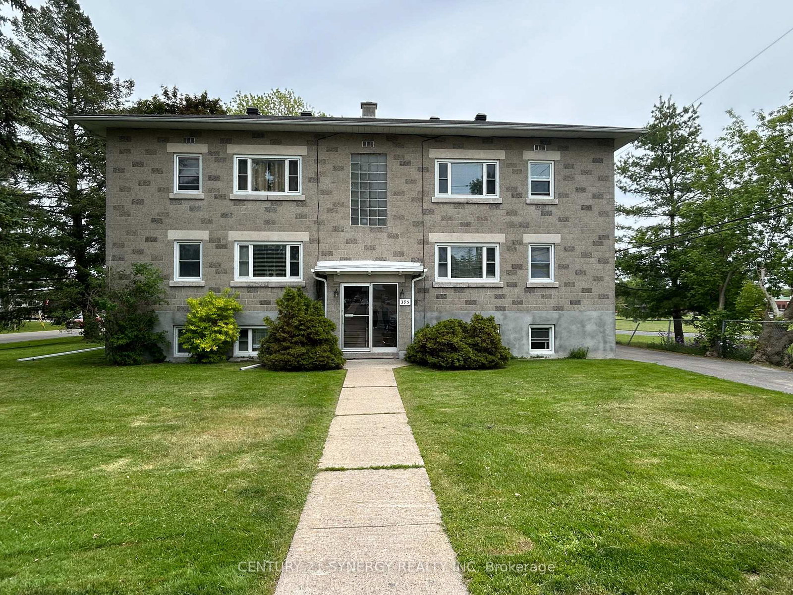 395-pine-street-e-gananoque-ontario-x13509382