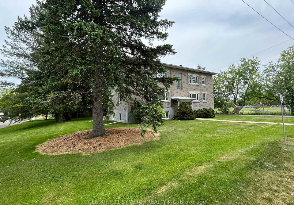 395-pine-street-e-gananoque-ontario-x13509382