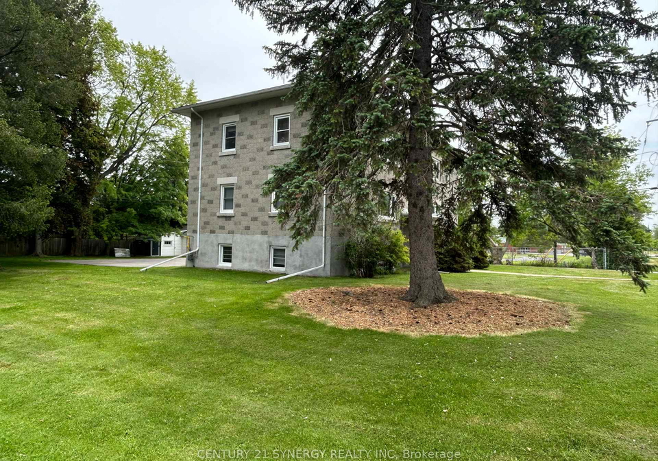 395-pine-street-e-gananoque-ontario-x13509382