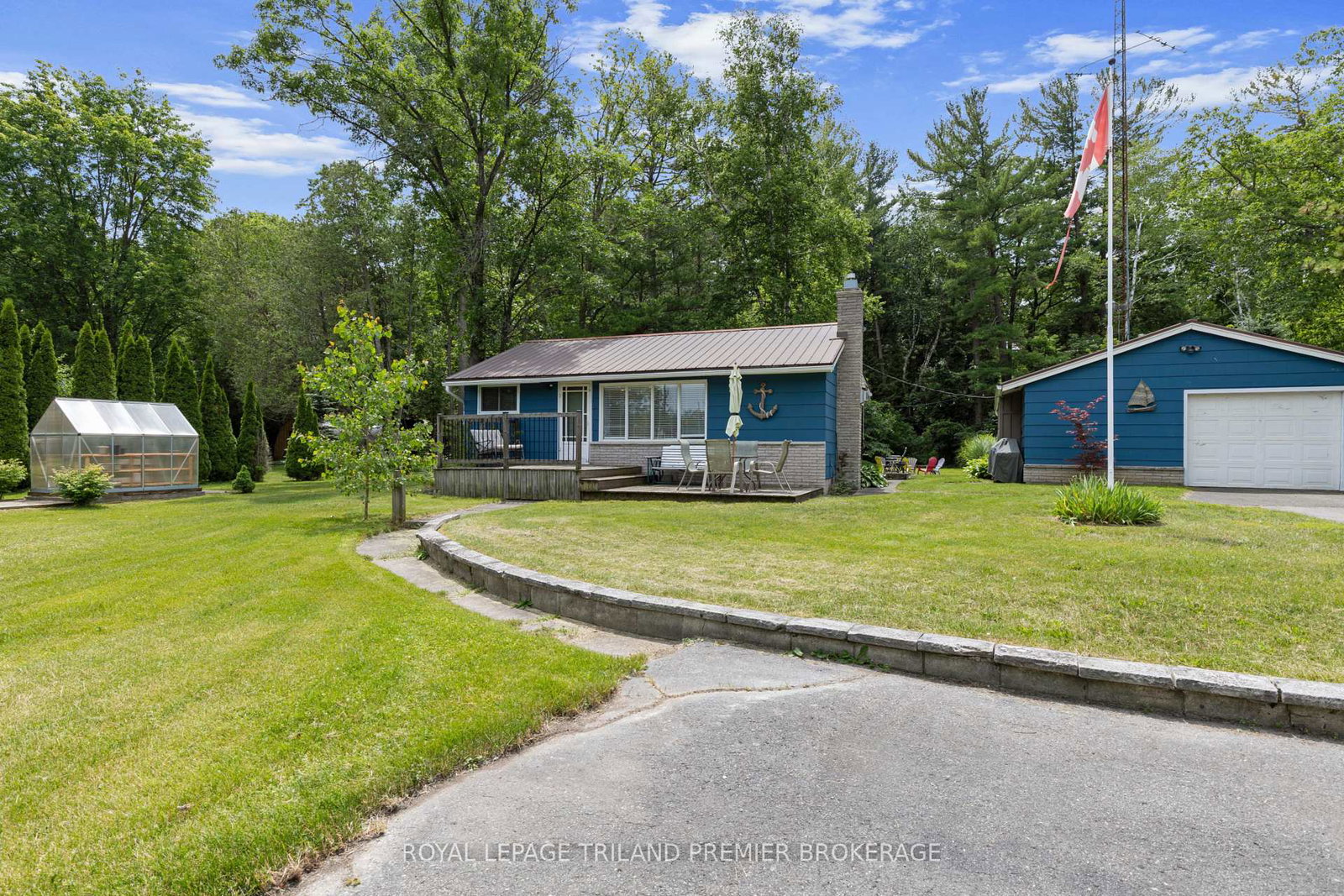 7755-patrick-street-lambton-shores-ontario-x13511978
