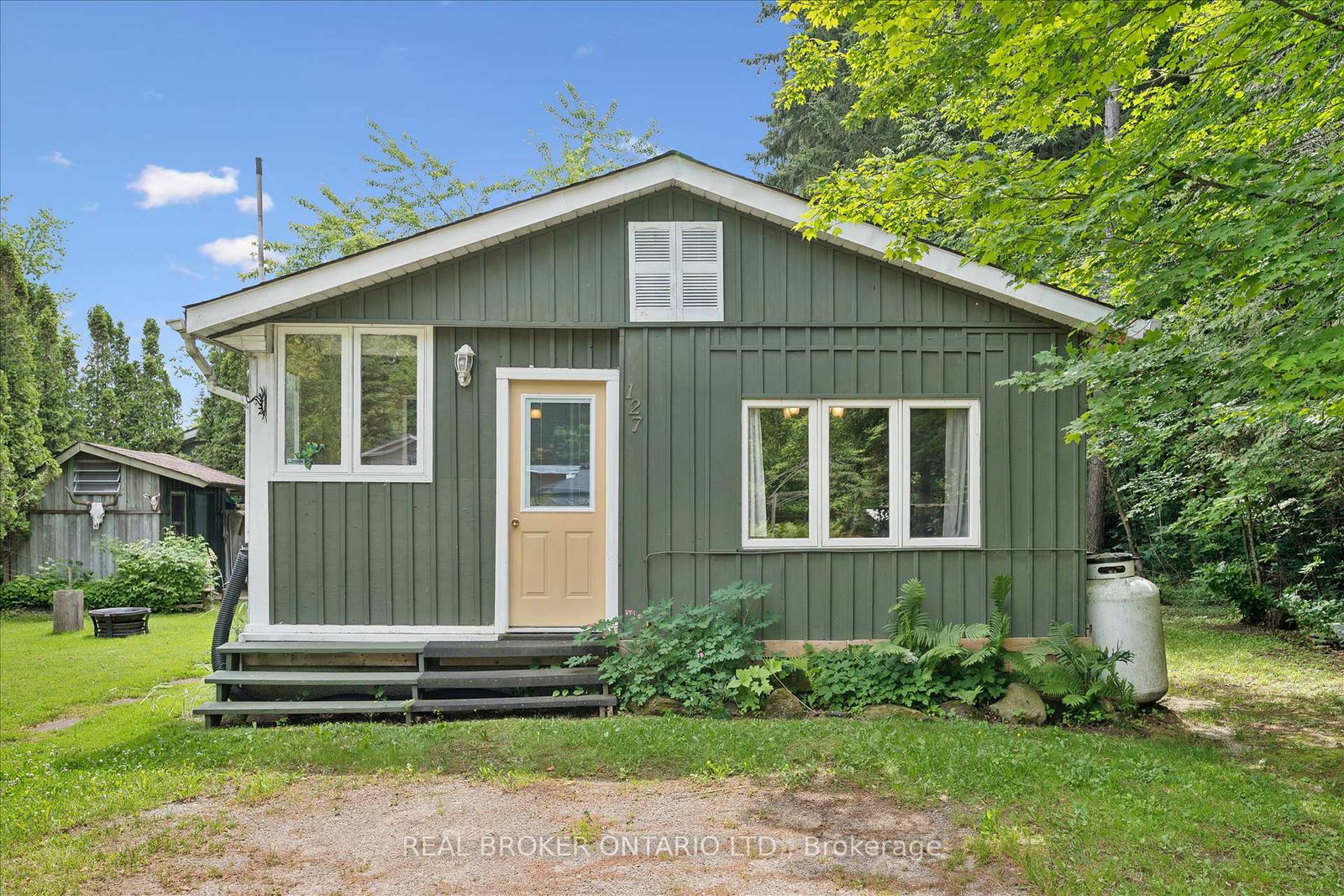 127-cedar-crescent-centre-wellington-ontario-x13513694