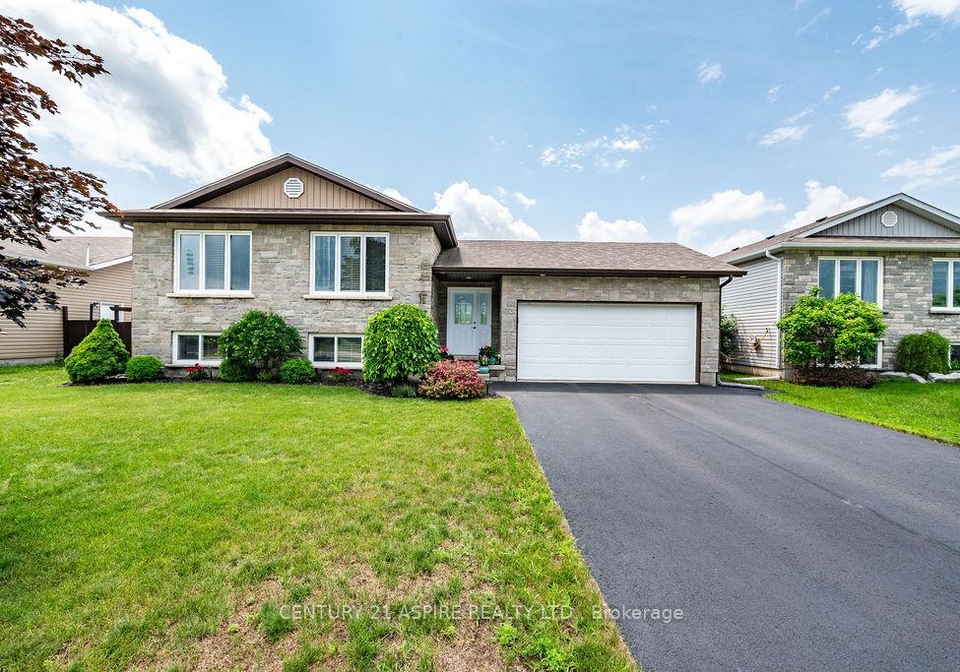 23-boulder-creek-trail-petawawa-ontario-x13513996