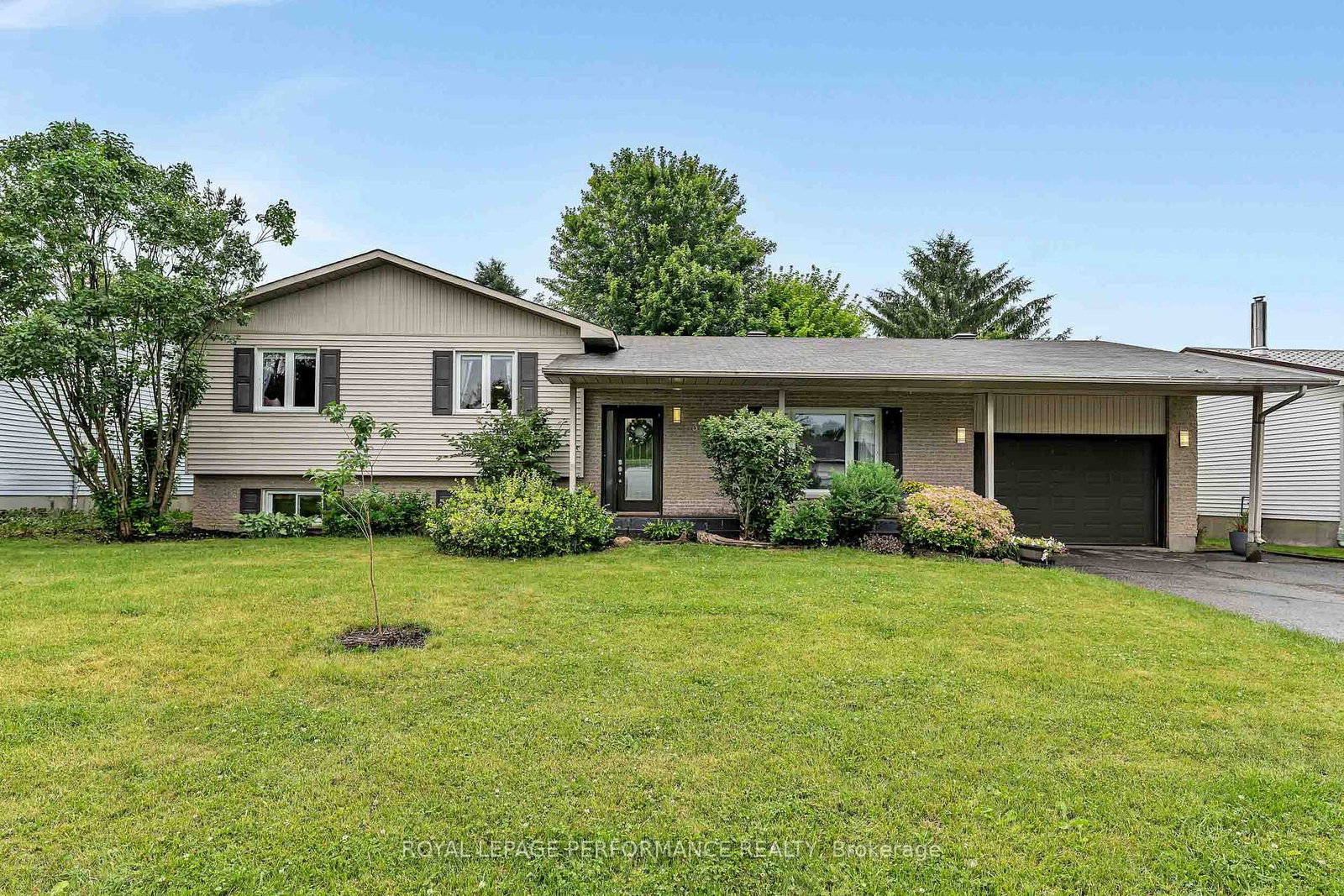 30-promenade-boulevard-russell-ontario-x13514962