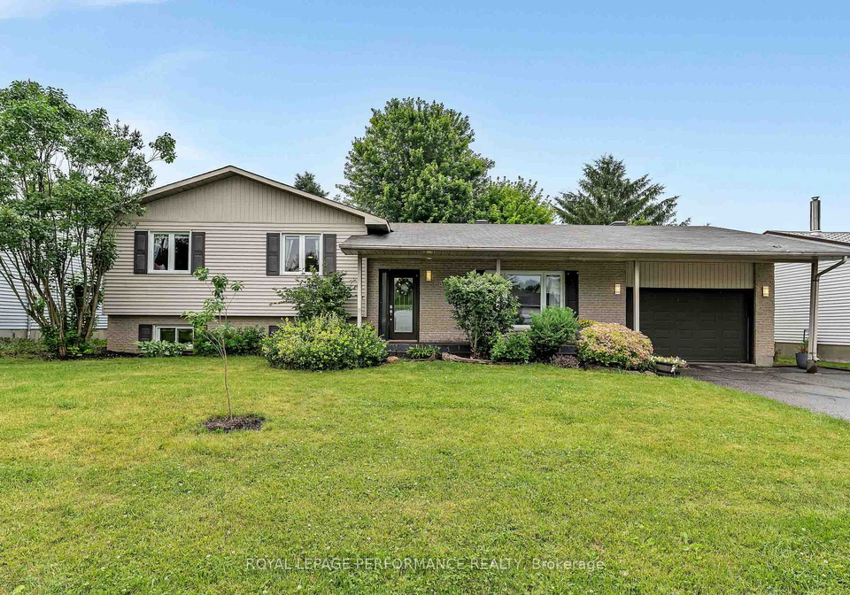 30-promenade-boulevard-russell-ontario-x13514962