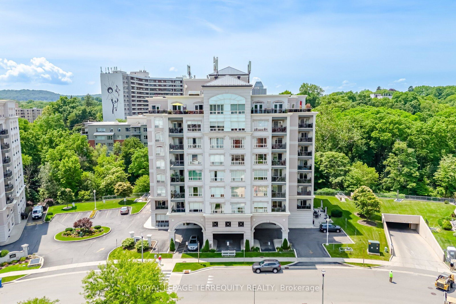 2000-creekside-drive-hamilton-ontario-x13515962