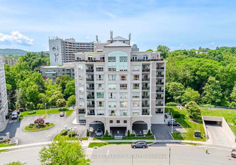 2000-creekside-drive-hamilton-ontario-x13515962
