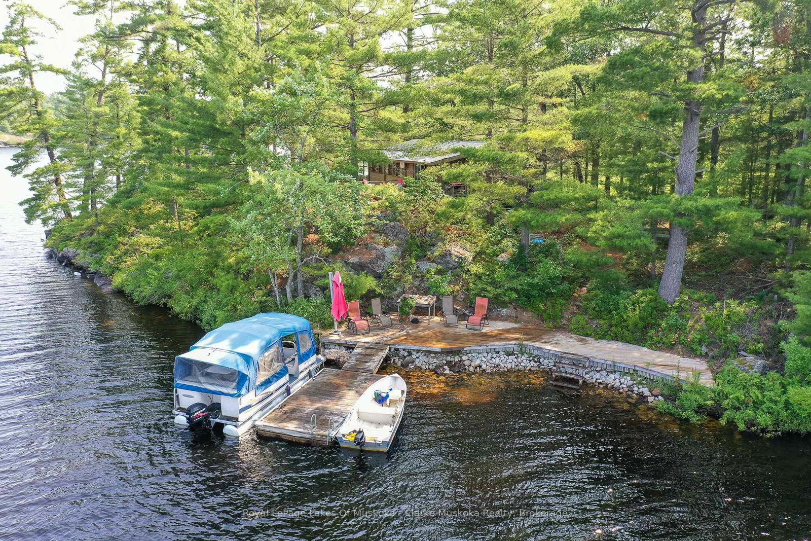 18-5kl-island-kahshe-lake-gravenhurst-ontario-x13518810
