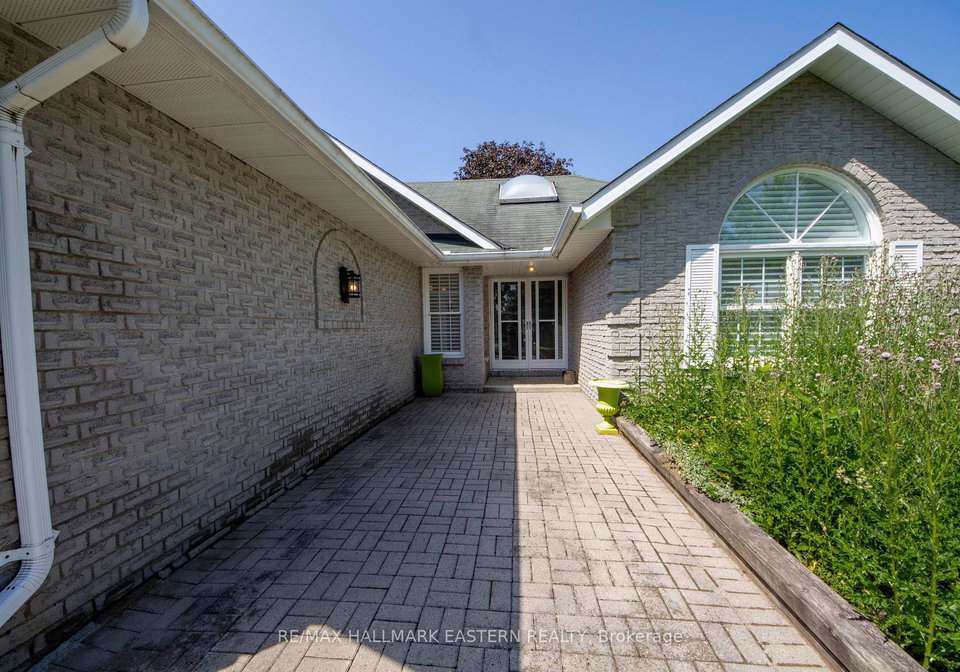 36-russell-hill-road-kawartha-lakes-ontario-x13519558
