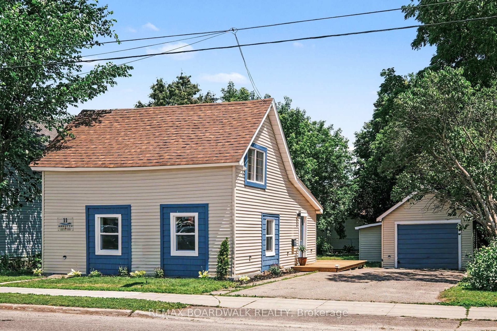 11-abbott-street-s-smiths-falls-ontario-x13520666
