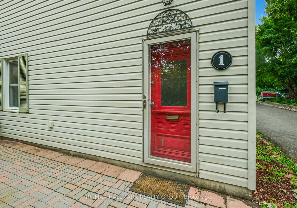 1-taylor-lane-ottawa-ontario-x13522690