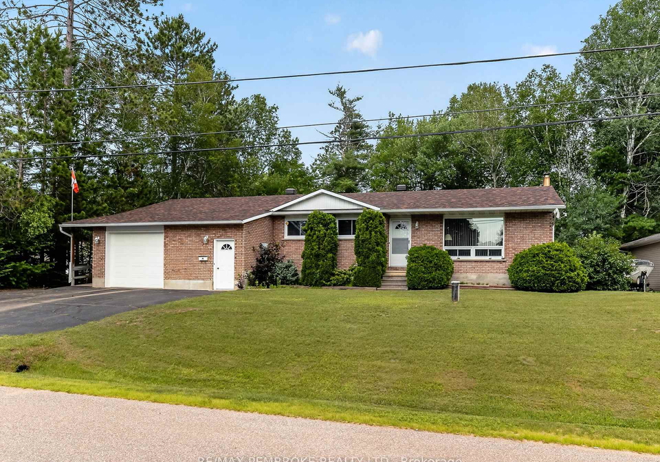 7-martin-street-laurentian-hills-ontario-x13522922
