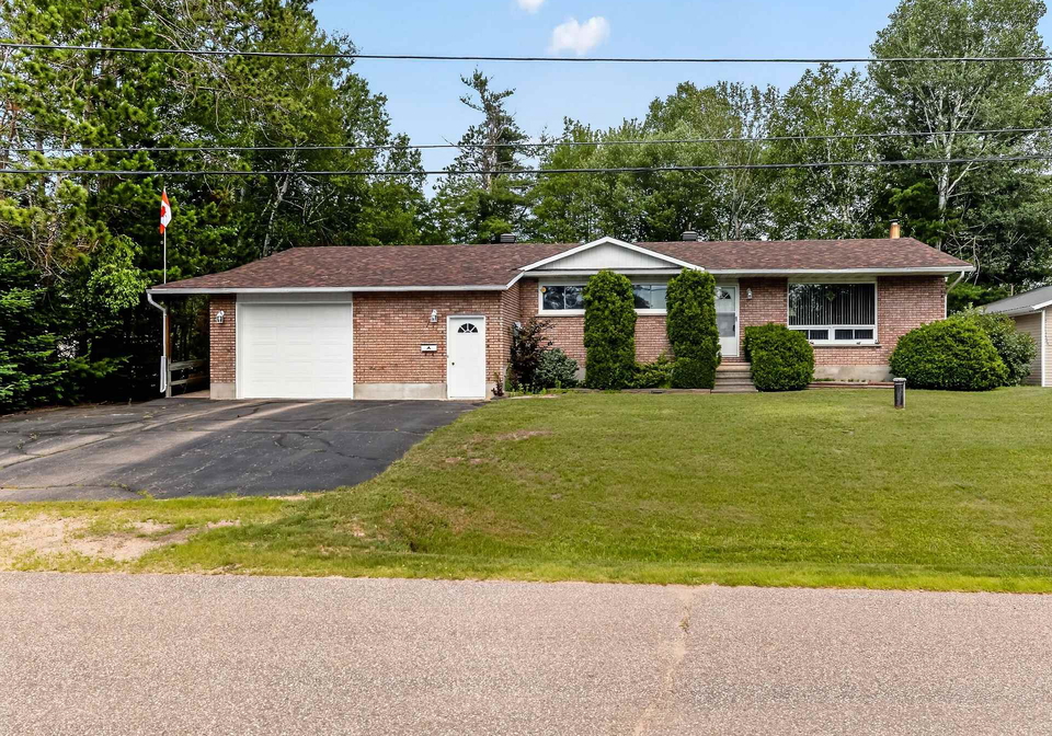 7-martin-street-laurentian-hills-ontario-x13522922
