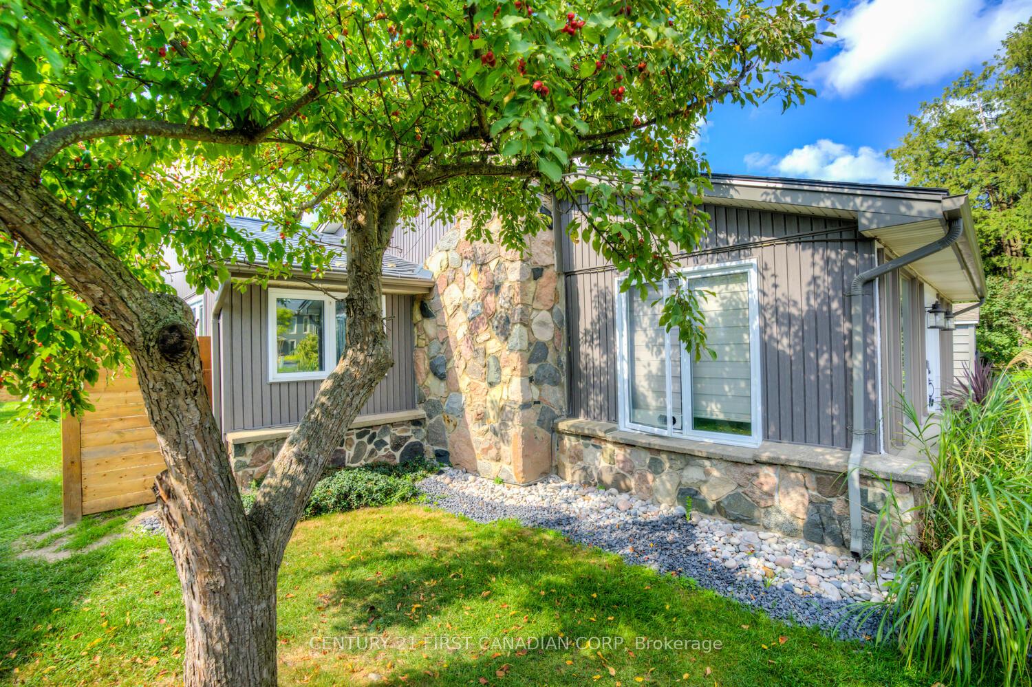 7585-biddulph-street-lambton-shores-ontario-x13524516