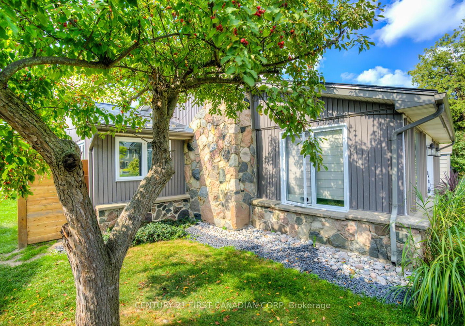 7585-biddulph-street-lambton-shores-ontario-x13524516