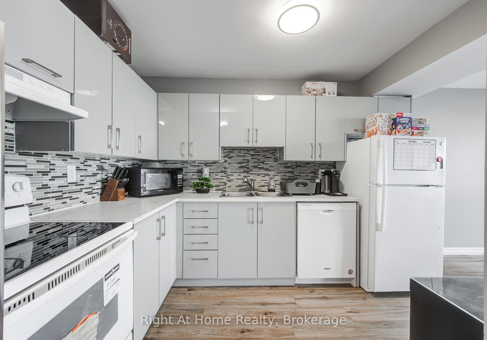 30-chapman-court-london-north-ontario-x13524774