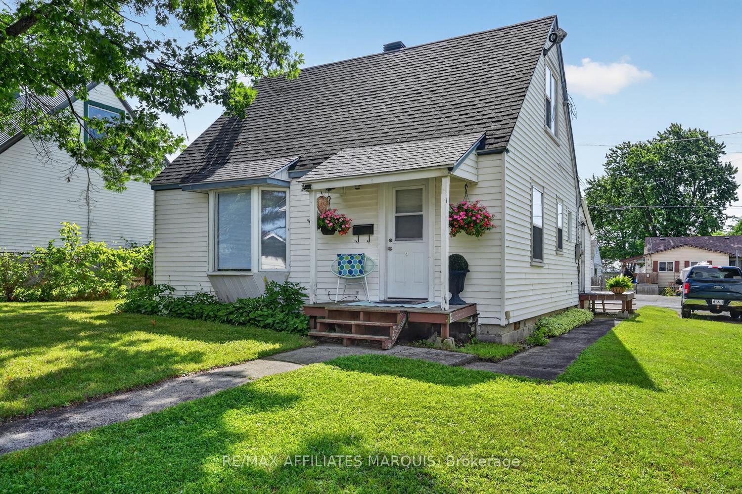 12-churchill-crescent-smiths-falls-ontario-x13525278