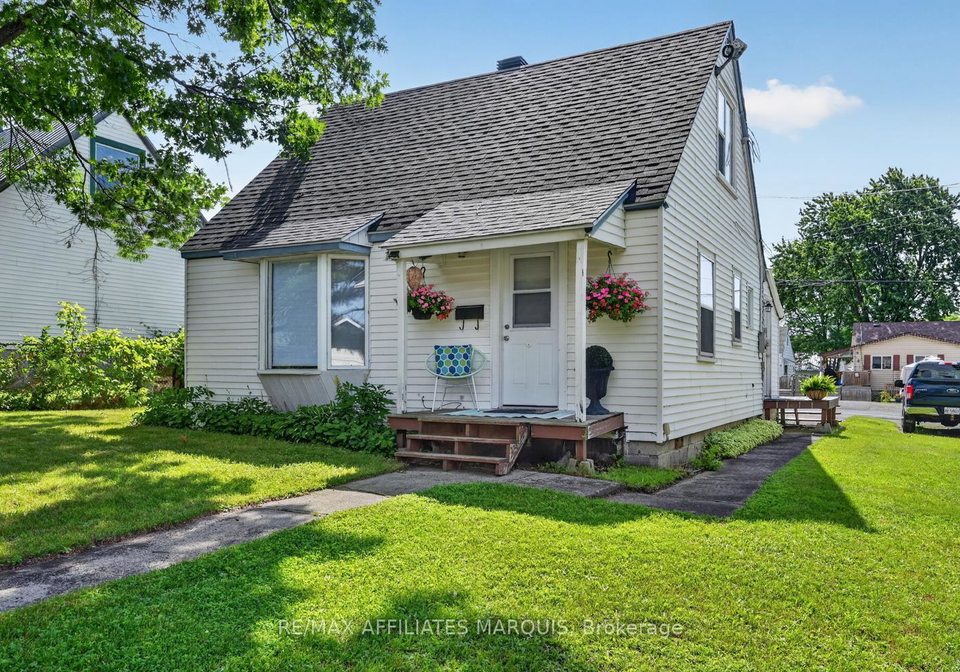 12-churchill-crescent-smiths-falls-ontario-x13525278
