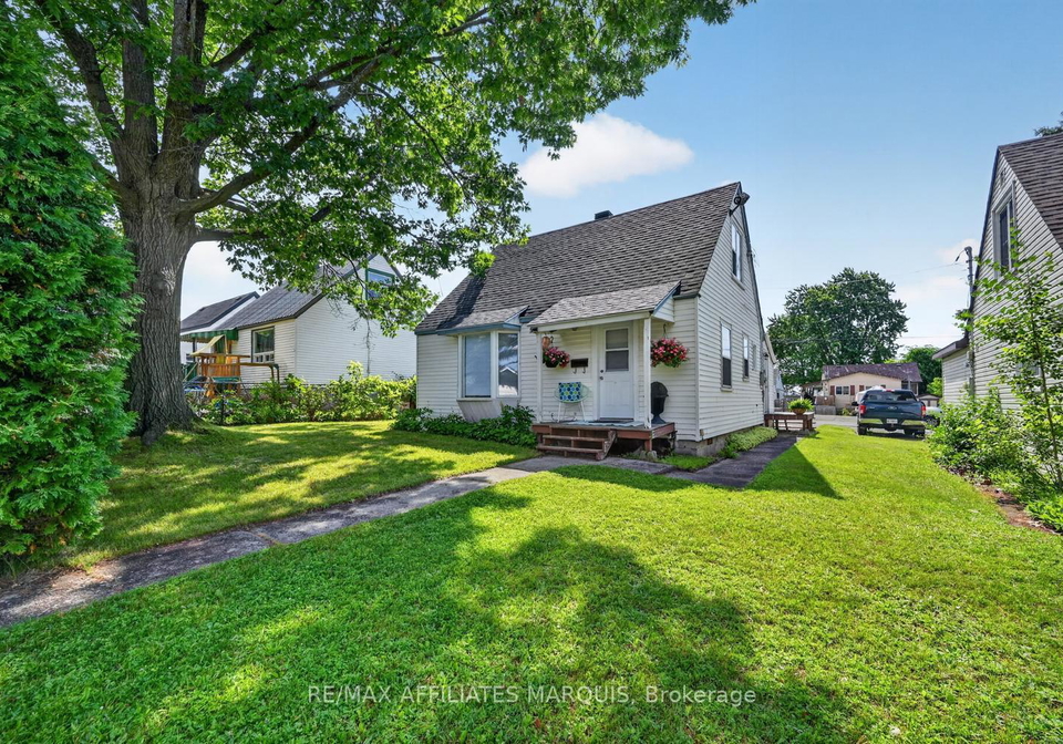 12-churchill-crescent-smiths-falls-ontario-x13525278
