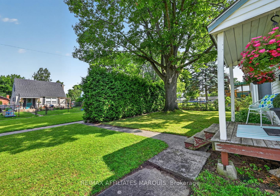 12-churchill-crescent-smiths-falls-ontario-x13525278
