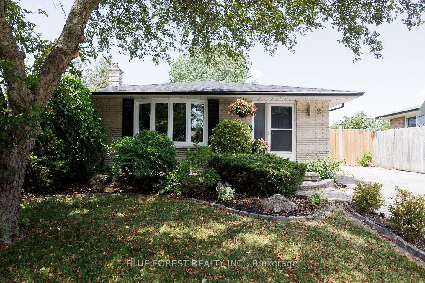 2-surrey-crescent-london-south-ontario-x13525470