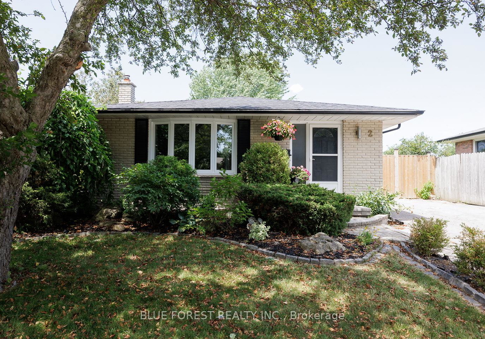 2-surrey-crescent-london-south-ontario-x13525470