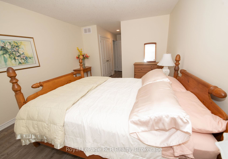 465-wellington-street-e-wellington-north-ontario-x13526116