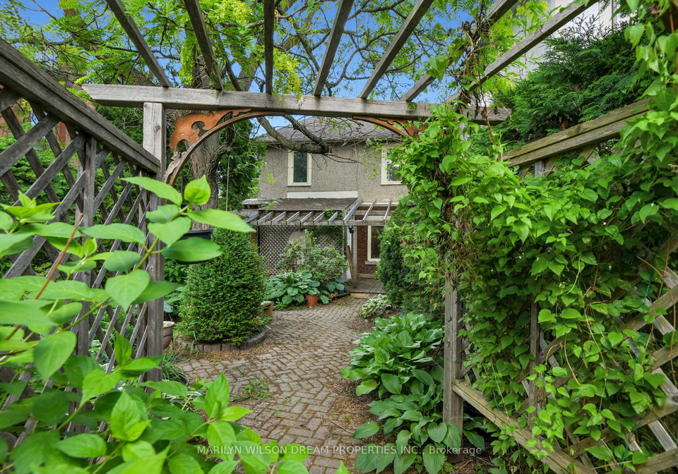 60-queen-elizabeth-driveway-drive-ottawa-ontario-x13526174