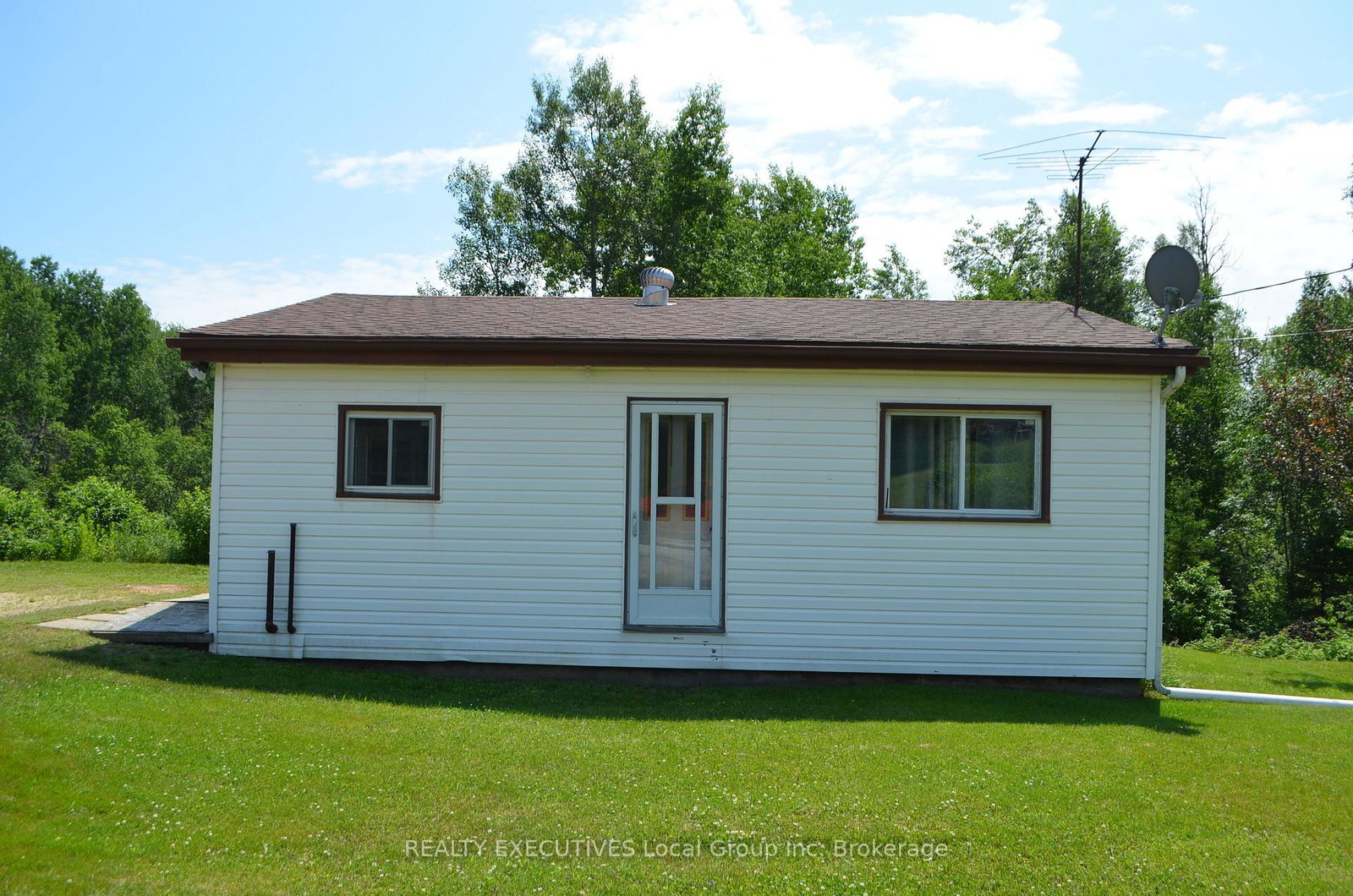 9449-63-highway-unorganized-townships-ontario-x13527402