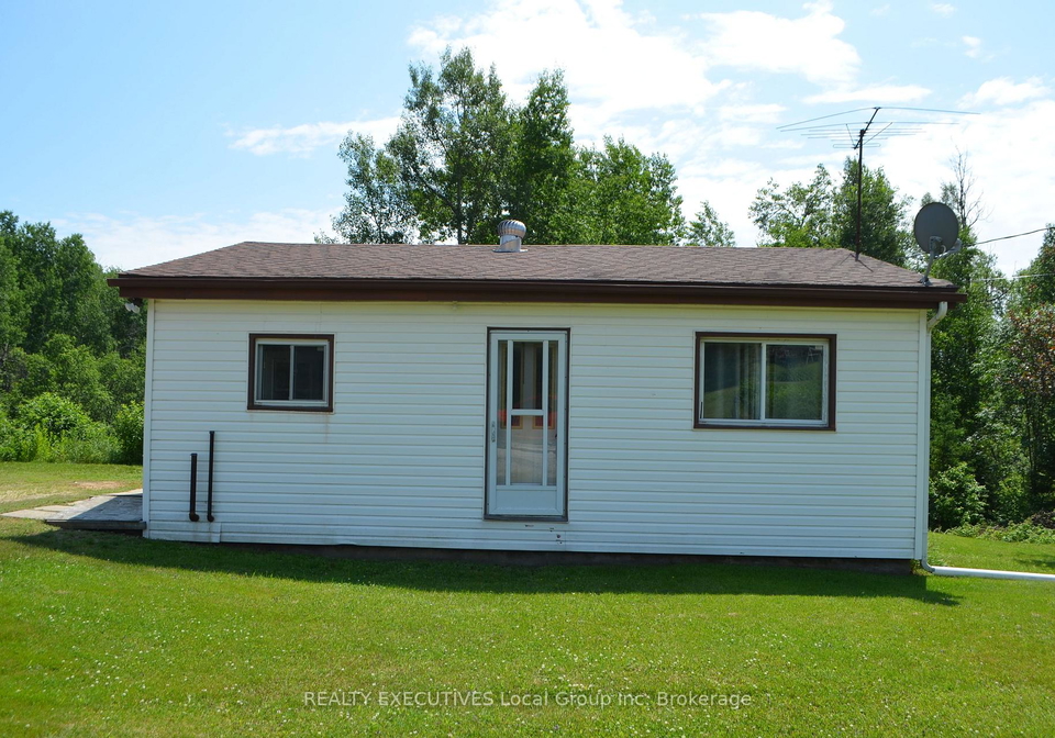 9449-63-highway-unorganized-townships-ontario-x13527402