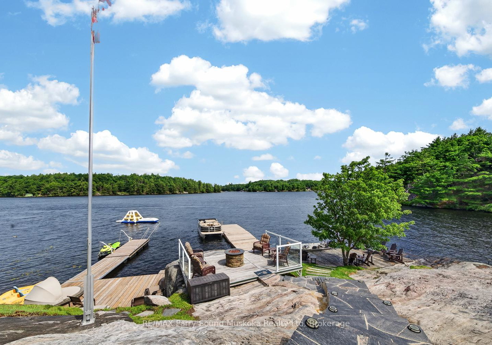 101-healey-lake-water-the-archipelago-ontario-x13527780