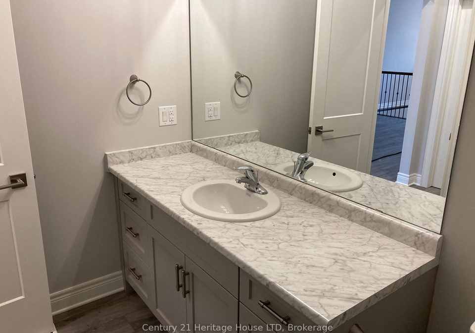 8427-e-willoughby-drive-e-niagara-falls-ontario-x13529004