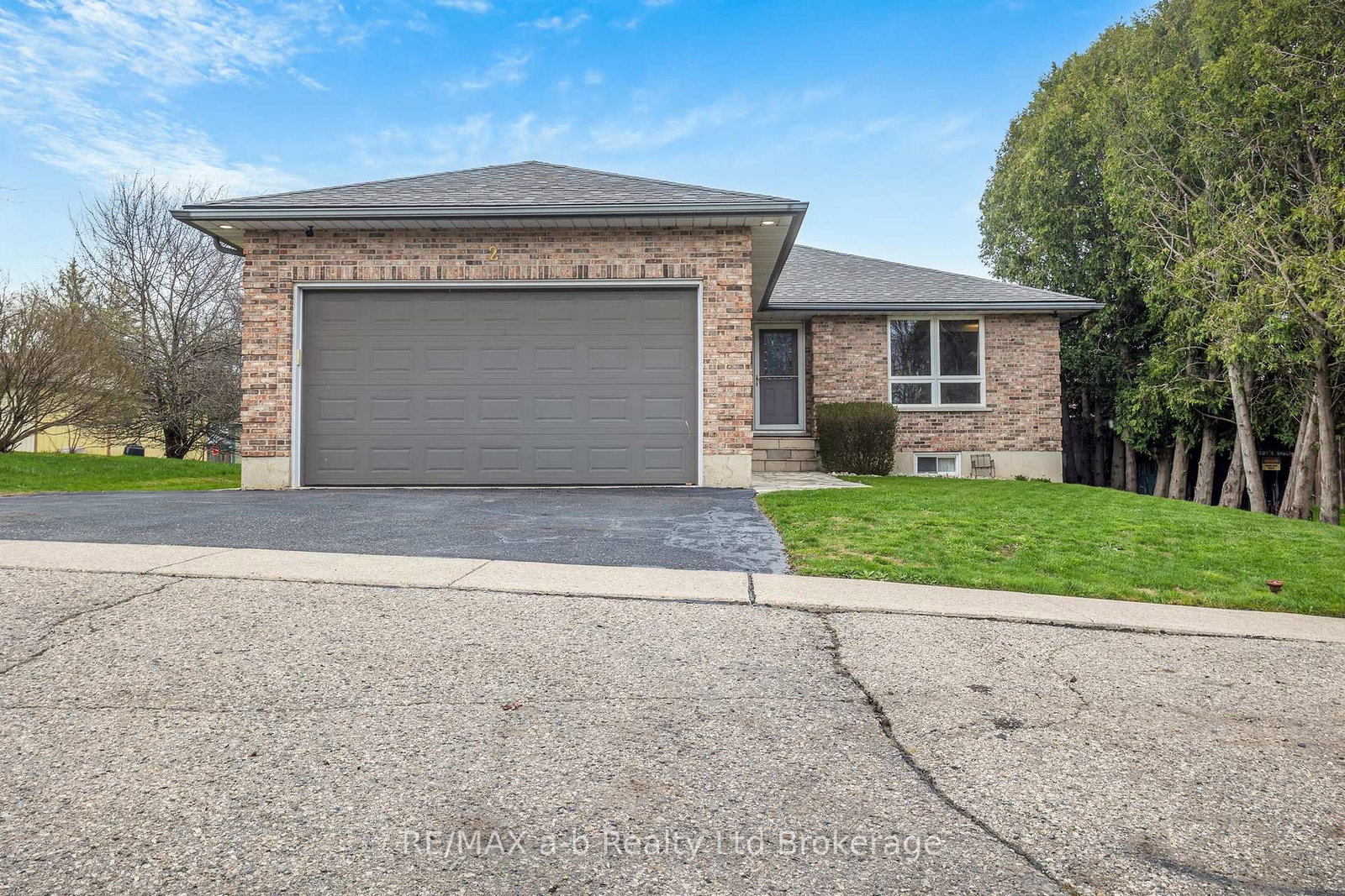 2-palmer-street-w-norwich-ontario-x13529246