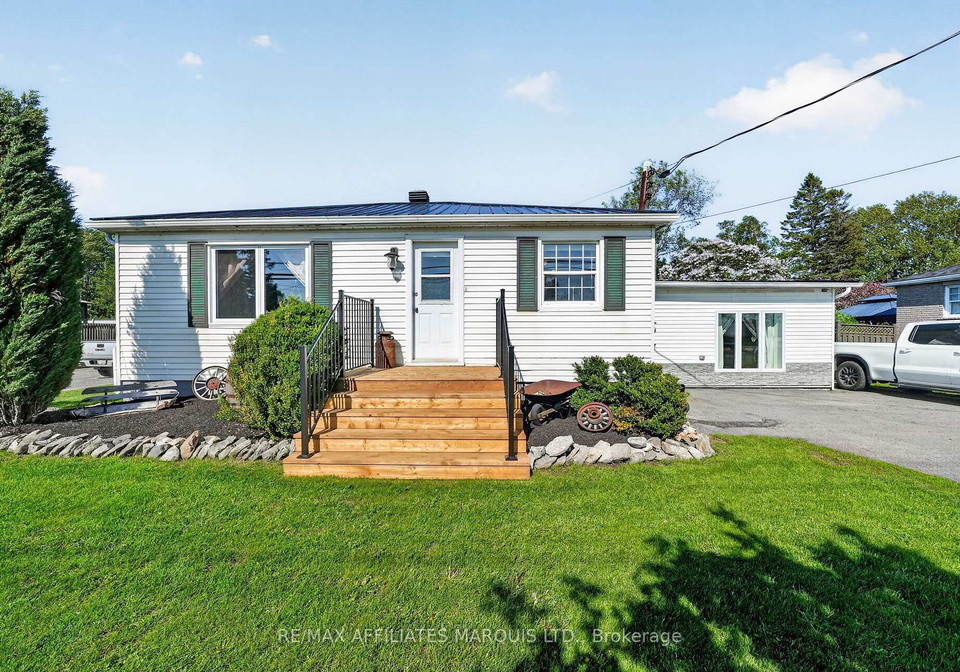 5601-138-highway-south-stormont-ontario-x13529638