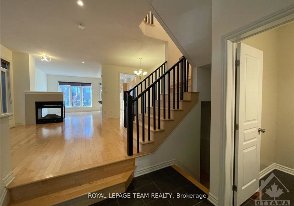 1189-tischart-crescent-kanata-ontario-x13530302