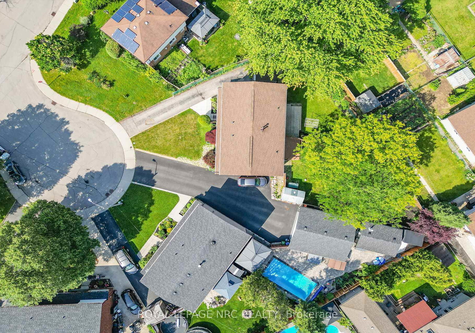 5-hugo-court-hamilton-ontario-x13531346