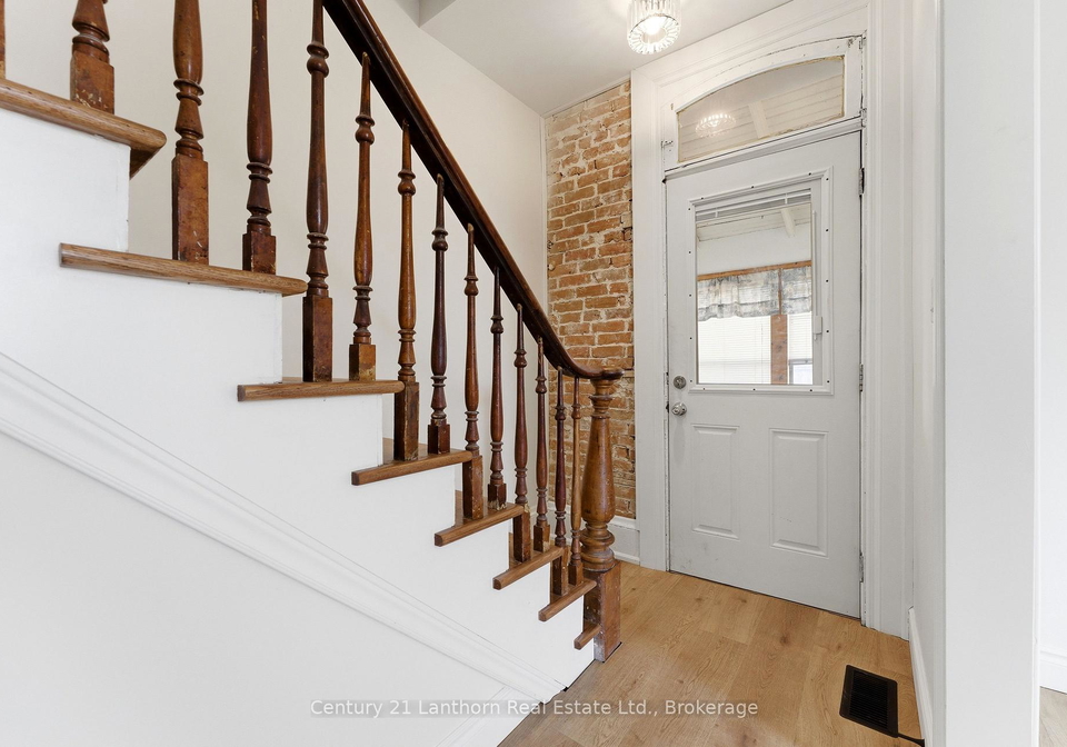 16-store-street-prince-edward-county-ontario-x13531764