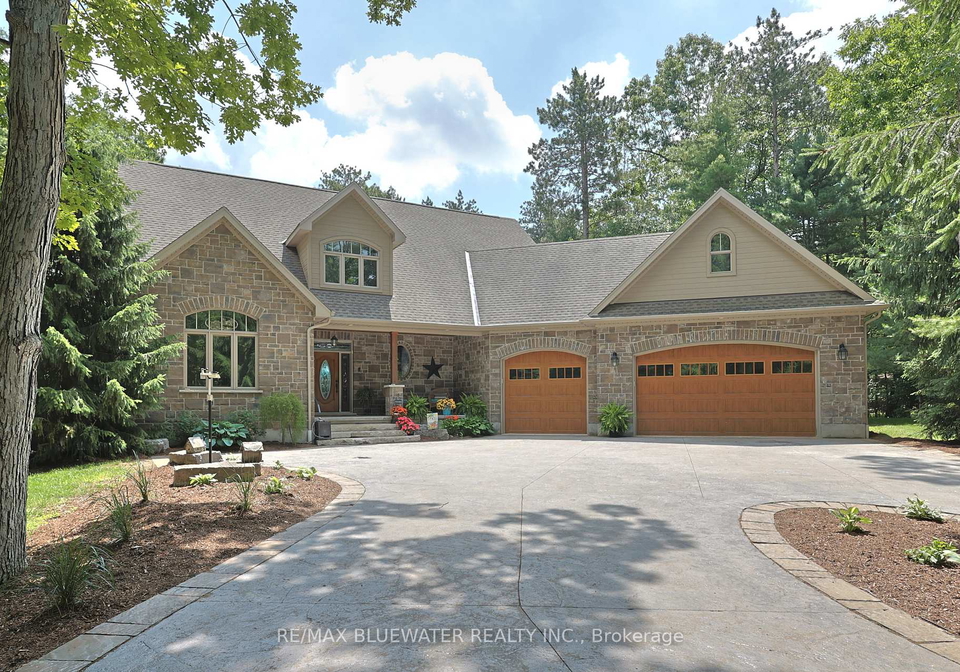 9956-pinetree-crescent-lambton-shores-ontario-x13531928