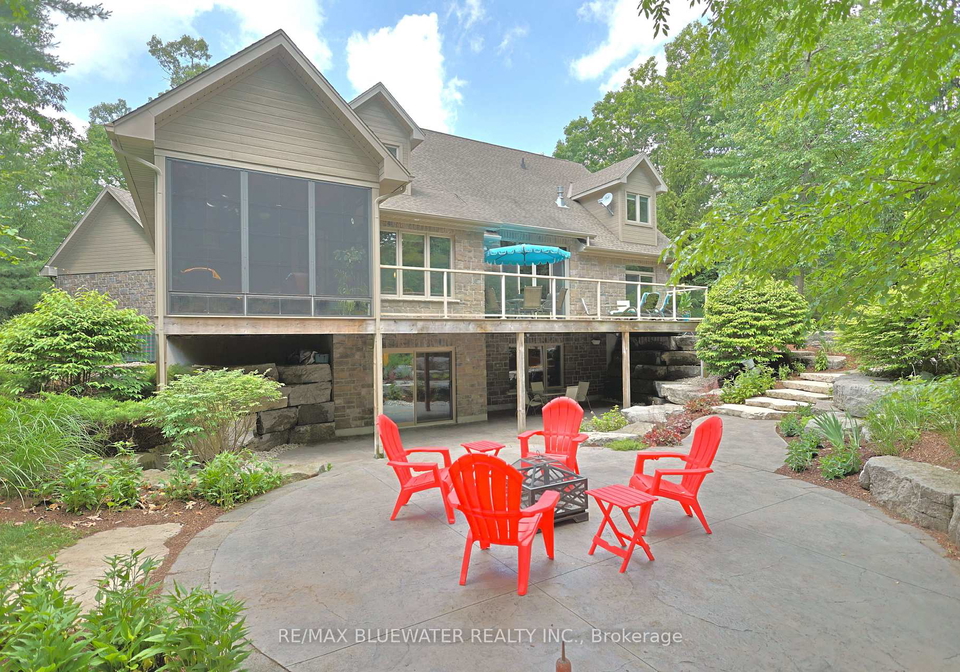 9956-pinetree-crescent-lambton-shores-ontario-x13531928