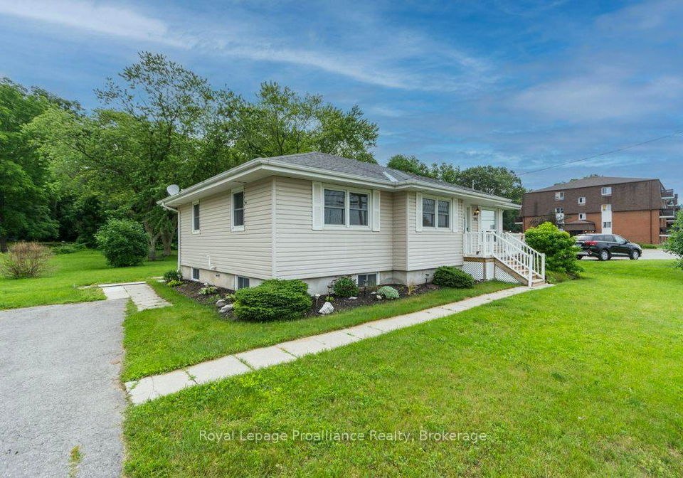 395-sidney-street-quinte-west-ontario-x13533070