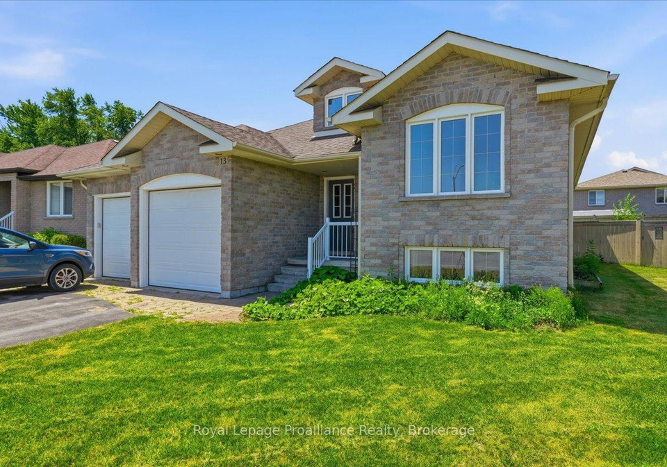 13-freedom-crescent-quinte-west-ontario-x13533906