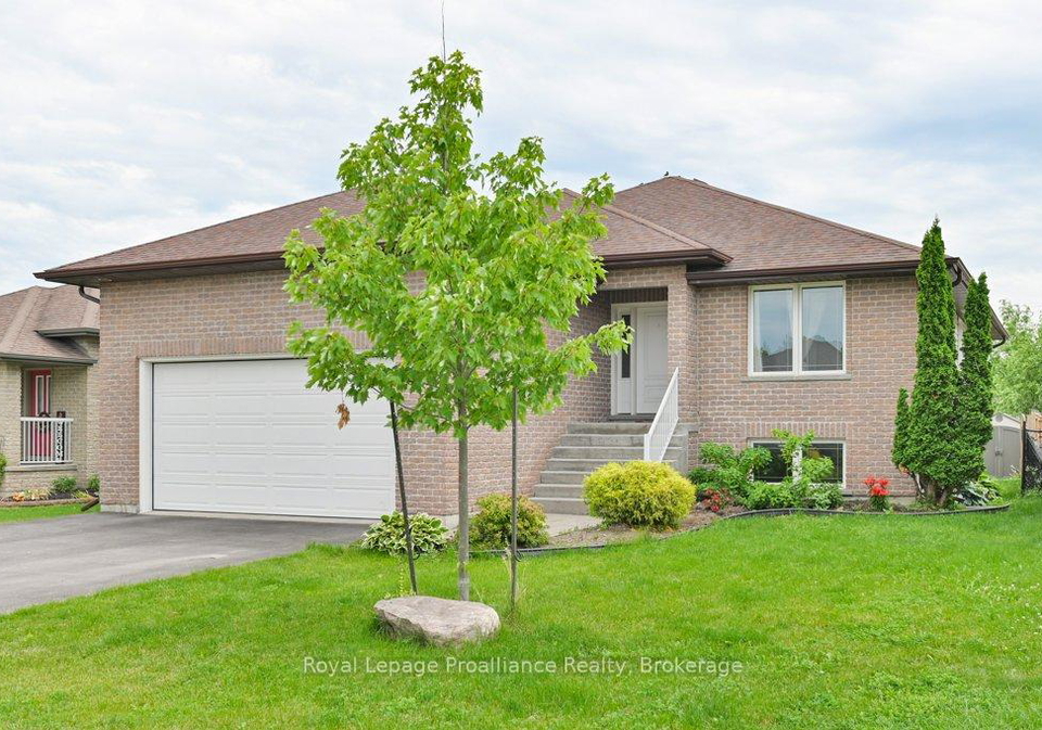 24-freedom-crescent-quinte-west-ontario-x13533954