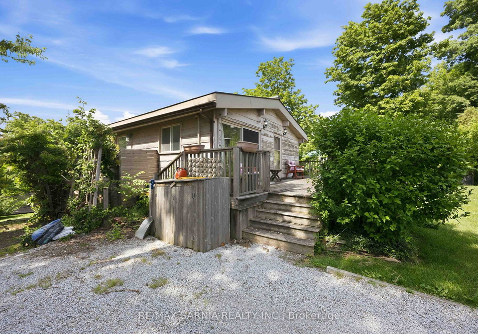 5496-huron-view-avenue-lambton-shores-ontario-x13534156