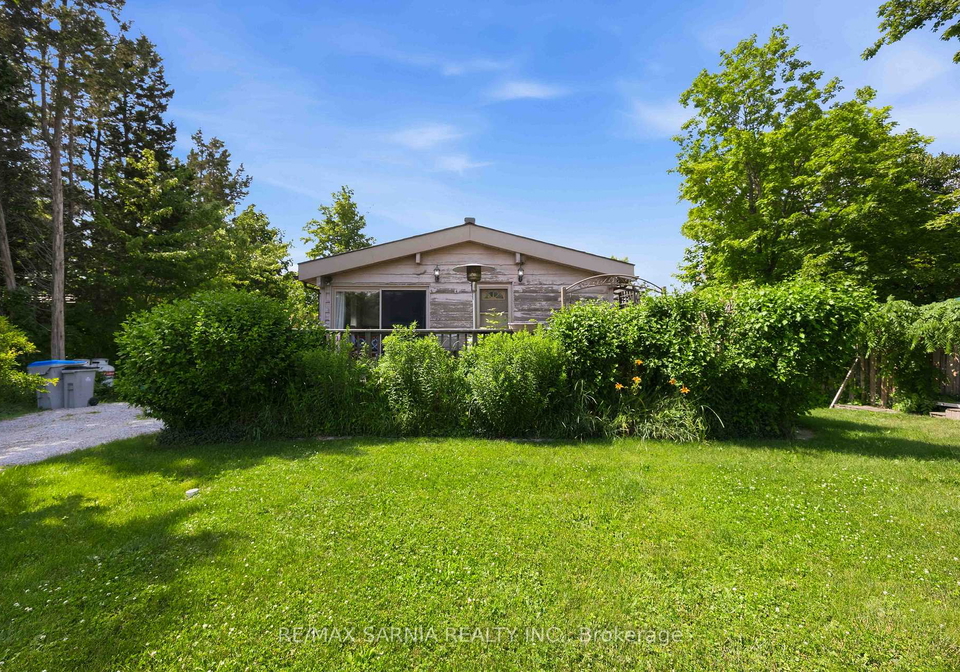5496-huron-view-avenue-lambton-shores-ontario-x13534156