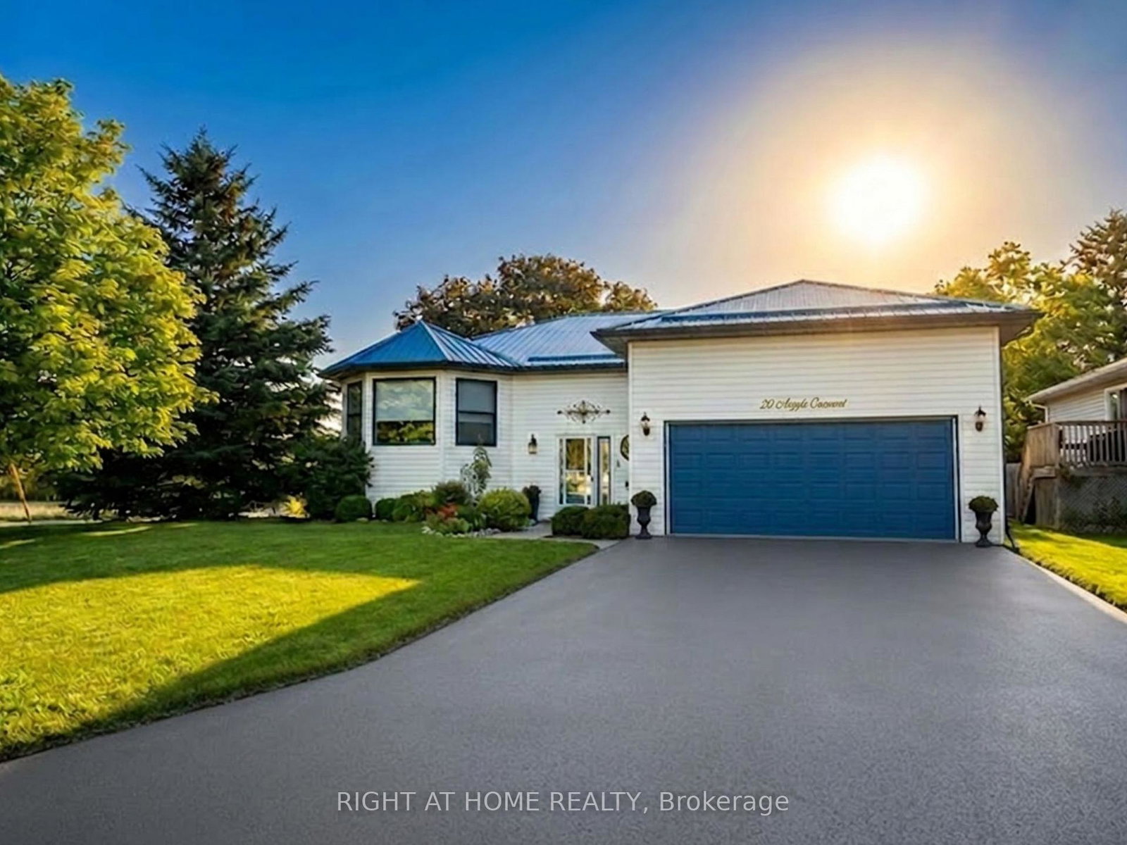 20-argyle-crescent-prince-edward-county-ontario-x13534554