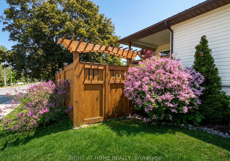 20-argyle-crescent-prince-edward-county-ontario-x13534554