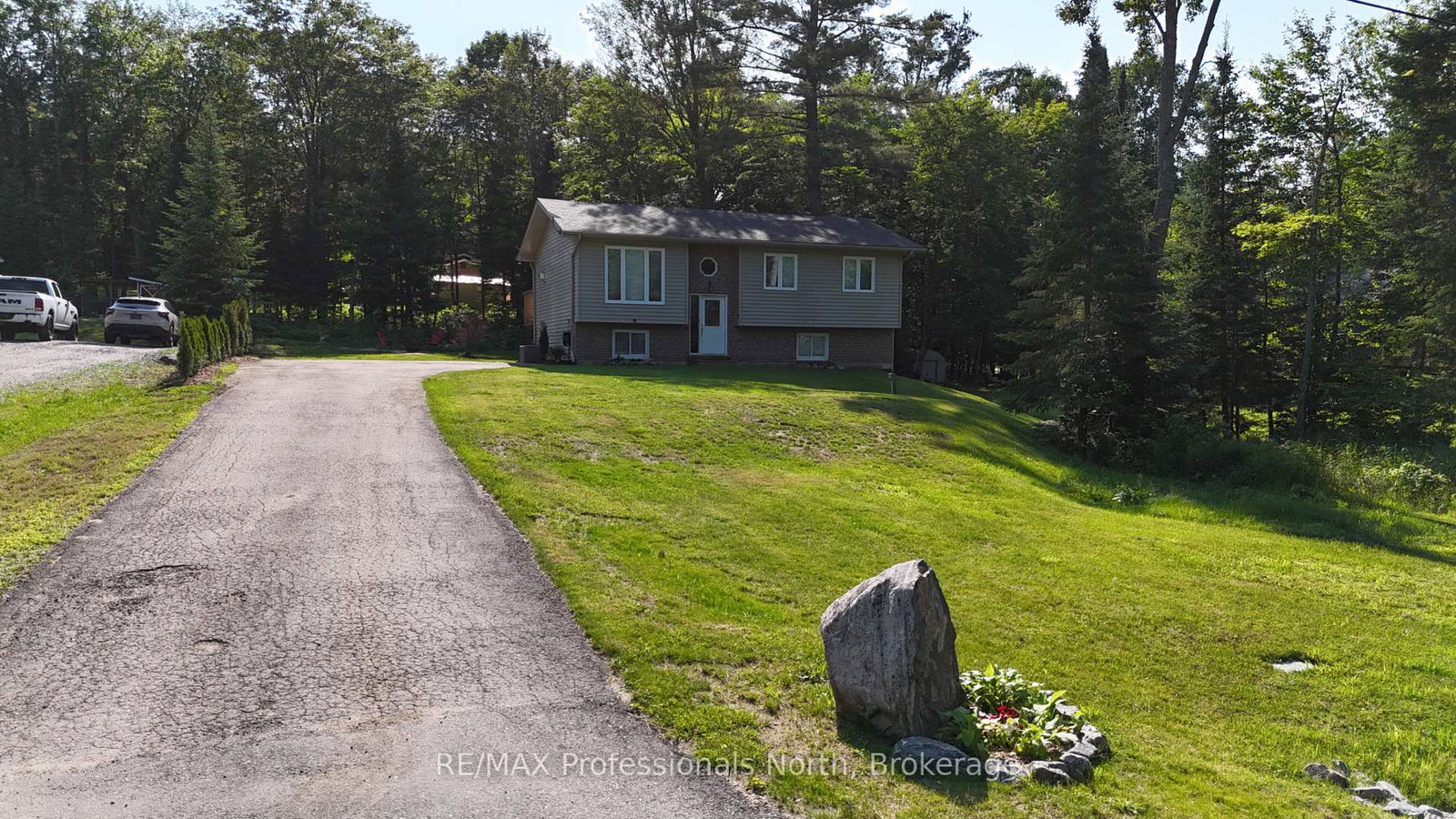 1036-post-road-bracebridge-ontario-x13536448